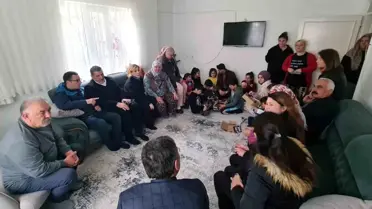 AK Parti Milletvekili Gökcan Yatağan'da depremzede vatandaşları ziyaret etti
