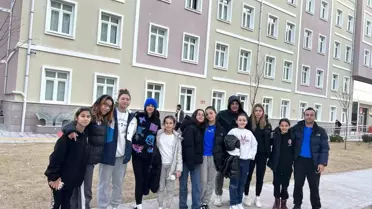 Hokey sporcularından depremzedelere destek