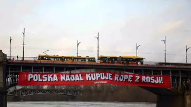 Greenpeace aktivistleri: 'Polonya hala Rus petrolü satın almaya devam ediyor'