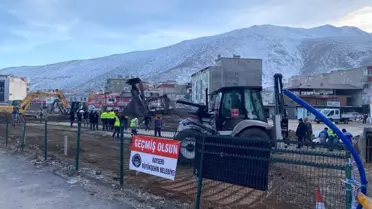 Kayseri Büyükşehir'in afet bölgesinde bir ilk olacak konteyner çarşı yapımı tüm hızıyla sürüyor