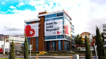 Bayraklı'da bin öğrenciye beslenme desteği: 'Bayraklım Kart' devrede