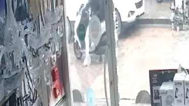 (Ek bilgiyle)KÜÇÜKÇEKMECE'DE MOTOR TAMİR DÜKKANINA SİLAHLI SALDIRI KAMERADA