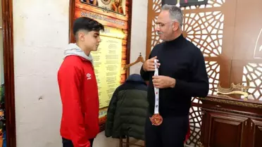 Şampiyon sporcu ödüllendirildi