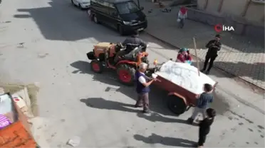 Depremzede çocukların 'Kar dedesi' dağdan getirdiği karlarla çocukların yüzünü güldürdü