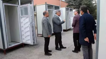 Öğrenciler deprem bölgesi için seyyar duş ve tuvalet yaptı