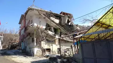 Depremde evleri yıkılan vatandaşlar yaşadıklarını anlattı: 'Evler patır patır döküldü'