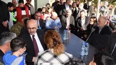 Foça'da Depremzedelere Ziyaret
