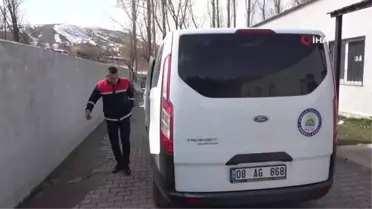 Depremzede hayvanlar Tatvan'a getirildi