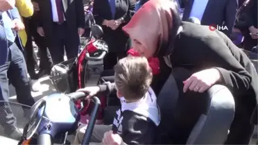Hayallerini kurdukları akülü araca kavuştular