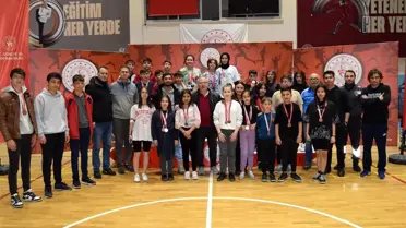 Afyonkarahisar'da badminton turnuvası tamamlandı