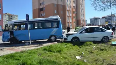 Edirne'de otomobil, yolcu minibüsüne çarptı: 5 yaralı
