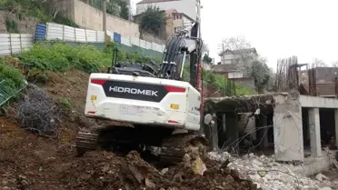 Kirişlerin toprakla doldurulduğu iddia edilmişti, yıkımına başlandı