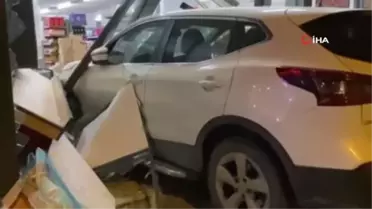 Fren yerine gaza basan otomobil sürücüsü markete daldı
