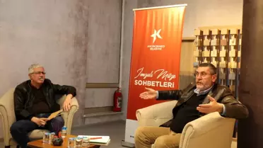 Küçükçekmece'deki İmzalı Kitaplar Müzesi'ne ünlü spor yorumcusu Cem Dizdar konuk oldu