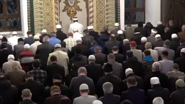 Bursa'da Ramazan dualarla karşılandı, camiler doldu taştı