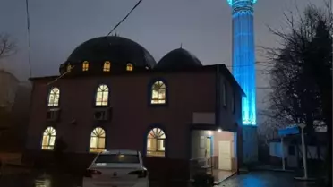 AYNI CADDEDE OTURAN MAHALLELİLER 2 DAKİKA ARAYLA İFTAR YAPIYOR