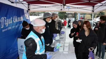 Küçükçekmece Belediyesi, İlçenin Kalabalık Noktalarında İftariyelik Dağıtımına Başladı