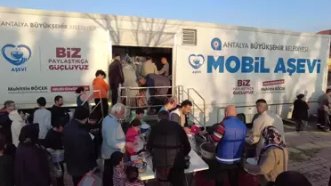 Antalya Büyükşehir'den Mahallelerde Sıcak Yemek Dağıtımı