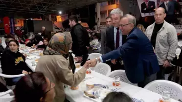 Seyhan Belediye Başkanı Akay, Orucunu Yurttaşlarla Beraber Açtı