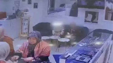 Ek fotoğraf ve bilgi // Sultangazi'de 2 çocuk 4 milyon liralık altın bulunan çantayı çaldı