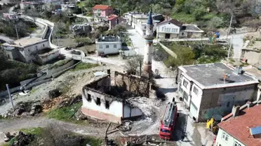 1881 yılında yapılan cami çıkan yangın sonrası küle döndü