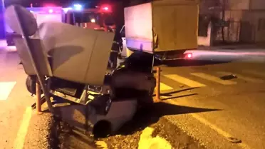 Otomobilin orta refüje çıktığı trafik kazasında 2 kişi yaralandı