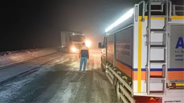 Ardahan'da zorlu hava şartları! Yollar tümüyle kapandı, tırlar hareket edemedi