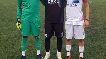 Baba oğul yeşil sahada rakip oldu