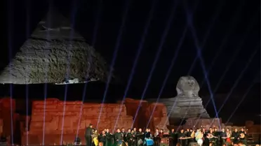 Çinli ve Mısırlı Müzisyenler Giza Piramitleri Manzarası Eşliğinde Konser Verdi