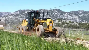 Döşemealtı'nda, köy bağlantı yollarına sathi kaplama