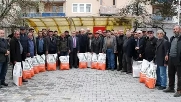 Bozüyük'te çiftçilere ayçiçeği tohumu dağıtıldı