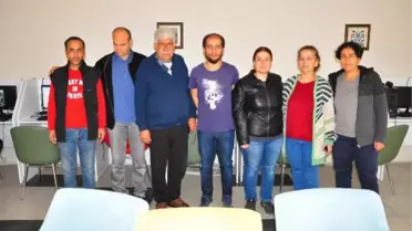 Hatay'da enkazdan kurtardığı komşusuna kaldıkları Manisa'daki yurtta bilgisayar dersi veriyor