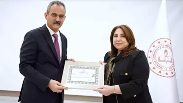 Pervin Töre'ye Bakan Özer'den başarı belgesi