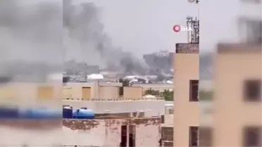 Hartum Havalimanı'ndaki bazı uçaklardan duman yükseldiHavalimanındaki yolcular mahsur kaldı
