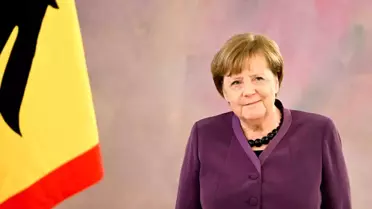 Merkel'e Almanya'nın en yüksek liyakat nişanı verildi