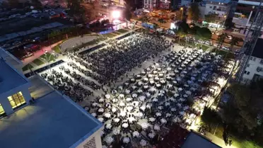 Döşemealtı Kent Meydanı'nda 5 bin kişi aynı anda iftar açtı