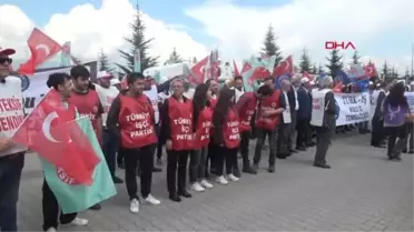 TERLİK FABRİKASI ÖNÜNDE İŞTEN ÇIKARILAN İŞÇİLERDEN EYLEM