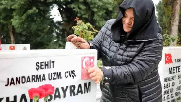 Samsunda Arefe Günü Şehitliklerde Duygusal Anlar Yaşandı