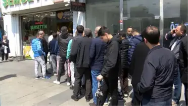 Bahçelievlerde Ucuz Baklava İçin Metrelerce Kuyruk Oluştu
