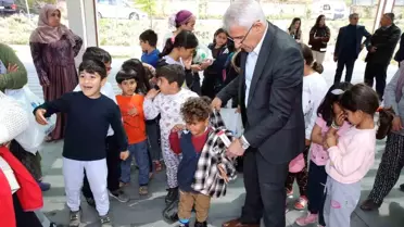 Battalgazi Belediye Başkanı, depremzede çocukların yüzünü bayramlık hediyeler ile güldürdü
