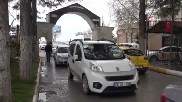 Elazığ'da Vatandaşlar Mezarlıklara Akın Etti