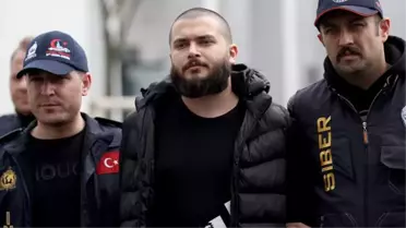 Geçtiğimiz saatlerde Türkiye'ye getirilen Thodex kurucusu Fatih Özer'den ilk kareler