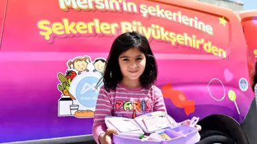 Mersin Büyükşehir Belediyesi Çocuklara Bayram Şekeri Dağıttı