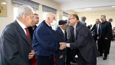 Kütahya protokolü vatandaşlarla Ulu Camiinde bayramlaştı
