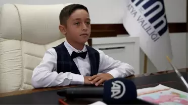 Malatya'da depremzede 'temsili vali'nin talimatı sağlam binalar yapılması oldu