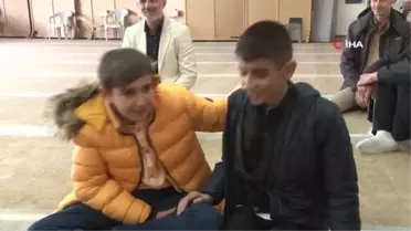 Görme engelli öğrenciler parmaklarıyla Kuran-ı Kerim'i görerek hafız oldu