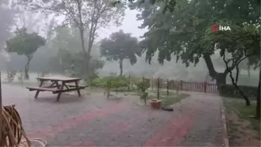 Kozan'da 10 dakikalık yağış hayatı olumsuz etkiledi
