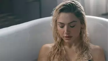 Feryat şarkısının başarısını kutlayan Hadise, küvette çırılçıplak poz verdi