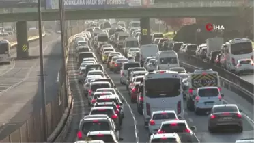 İstanbul'da Haftanın İlk İş Günü Trafik Yoğunluğu Yaşanıyor