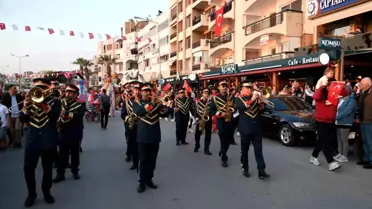Kuşadası'nda 23 Nisan kutlamaları renkli görüntülere sahne oldu